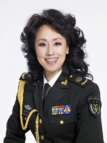 女中音演唱民族歌曲歌唱家阎俊茹尝试中西合璧