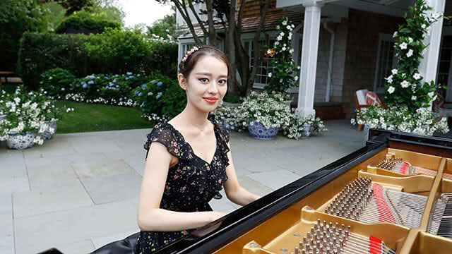 钢琴家吉娜·爱丽斯·雷德林格写真图片（5）