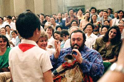 帕瓦罗蒂吹小号